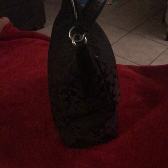 Elegant Black Shoulder Bag with Silver Zip Detail - Picture 2 of 6